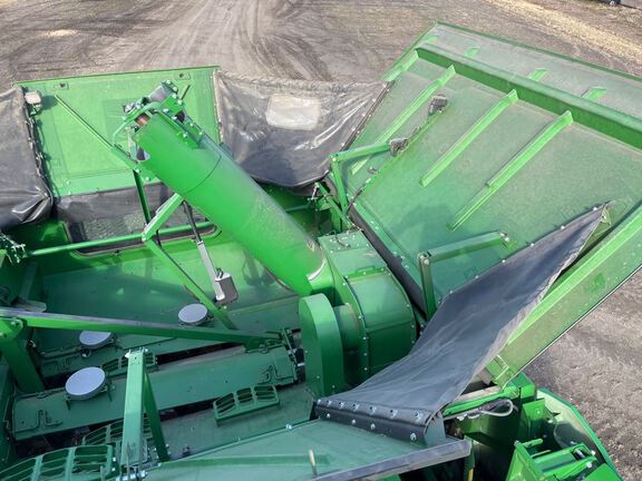 2023 John Deere X9 1000 Combine