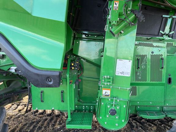 2023 John Deere X9 1000 Combine