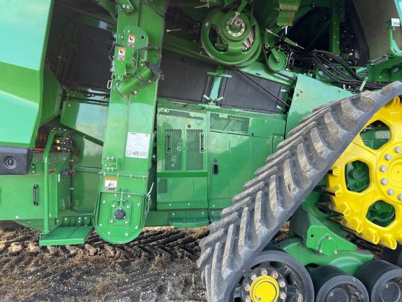 2023 John Deere X9 1000 Combine