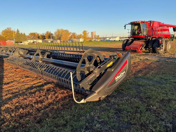 2017 MacDon FD75-40 Header Combine