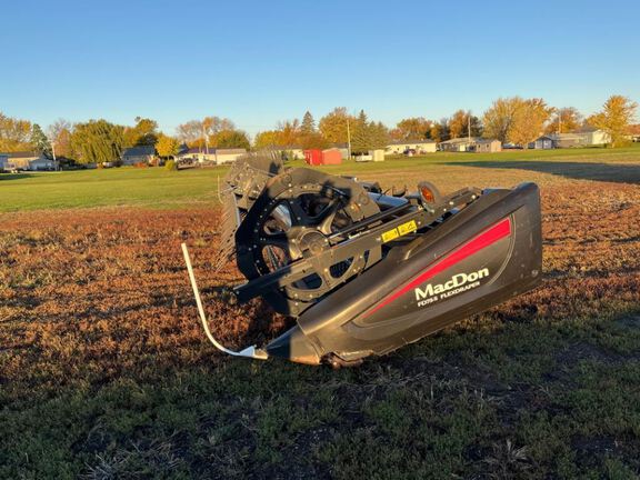 2017 MacDon FD75-40 Header Combine