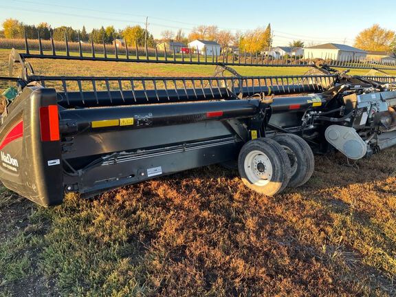 2017 MacDon FD75-40 Header Combine
