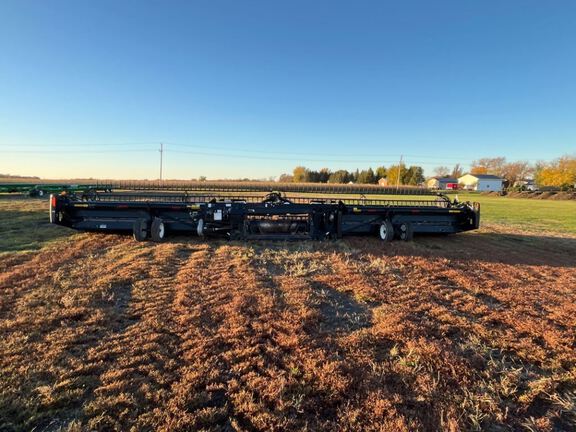 2017 MacDon FD75-40 Header Combine