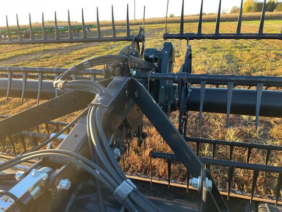 2017 MacDon FD75-40 Header Combine
