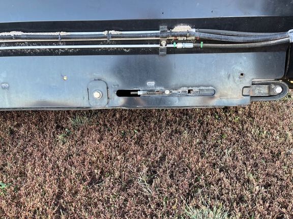 2017 MacDon FD75-40 Header Combine