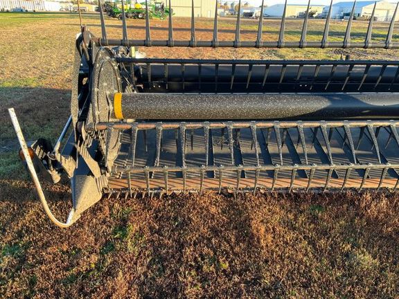 2017 MacDon FD75-40 Header Combine