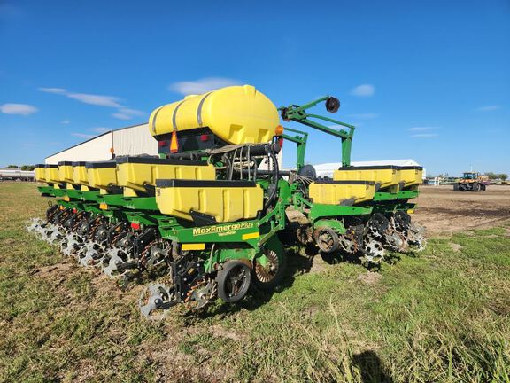 2001 John Deere 1780 Planter
