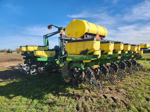 2001 John Deere 1780 Planter