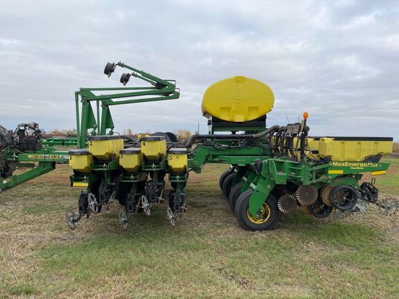 2001 John Deere 1780 Planter
