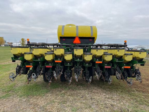 2001 John Deere 1780 Planter