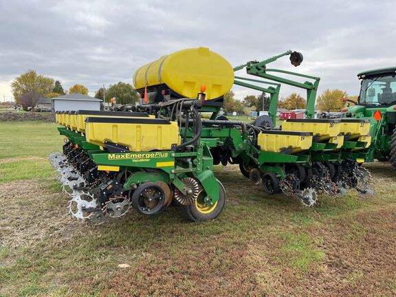2001 John Deere 1780 Planter