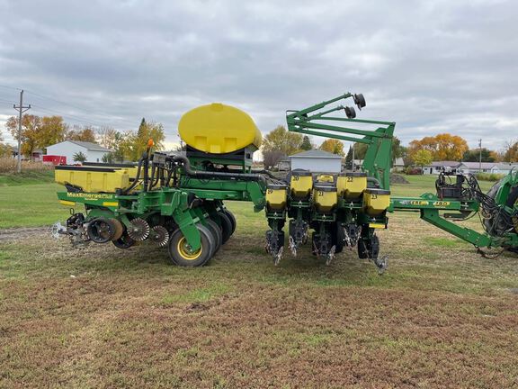 2001 John Deere 1780 Planter