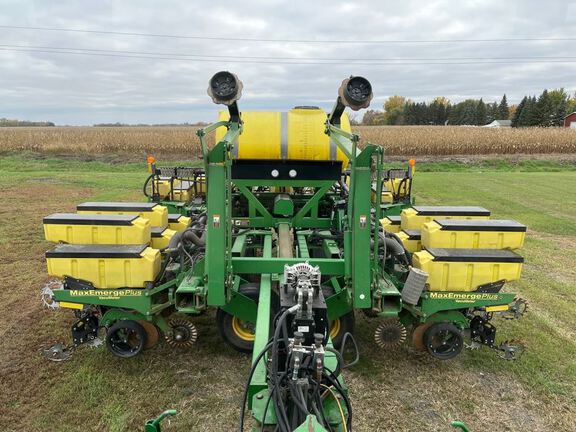2001 John Deere 1780 Planter