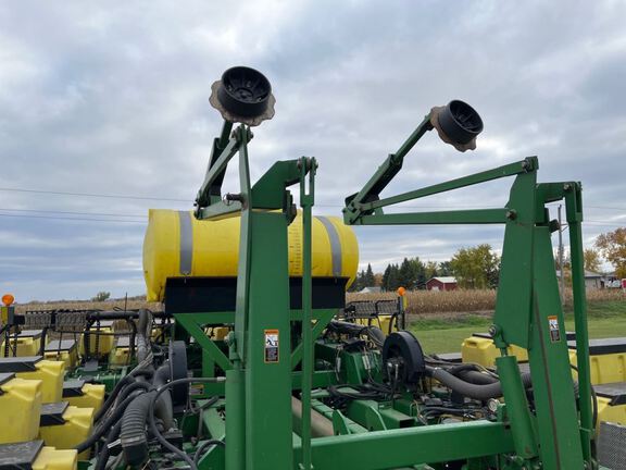 2001 John Deere 1780 Planter