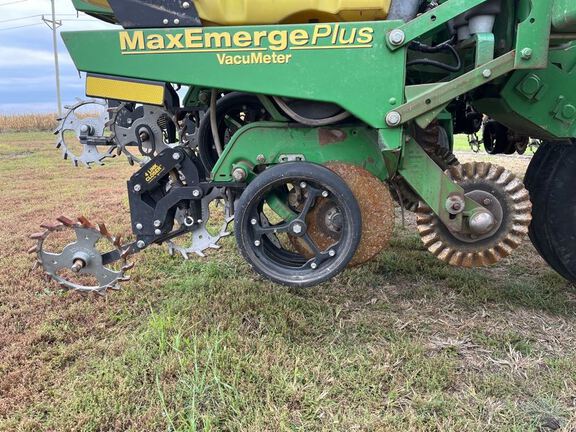 2001 John Deere 1780 Planter