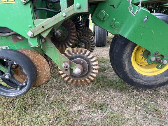 2001 John Deere 1780 Planter