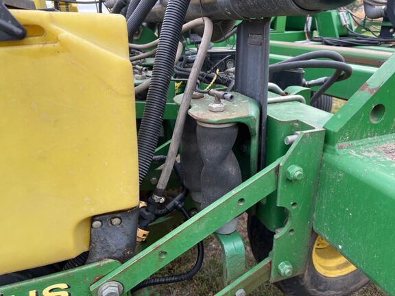 2001 John Deere 1780 Planter