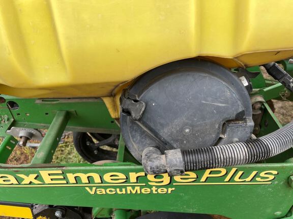 2001 John Deere 1780 Planter