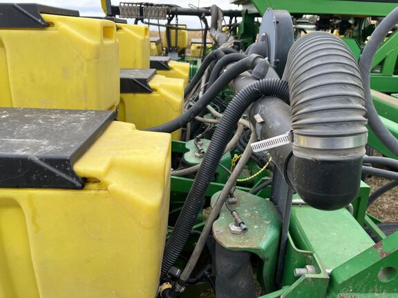 2001 John Deere 1780 Planter