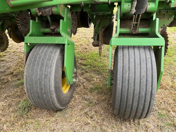 2001 John Deere 1780 Planter