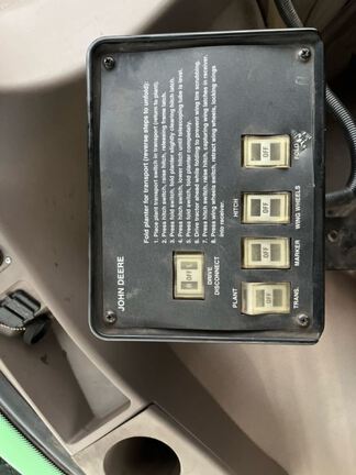 2001 John Deere 1780 Planter