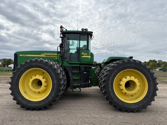 2006 John Deere 9520 Tractor 4WD