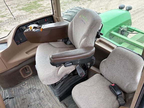 2006 John Deere 9520 Tractor 4WD