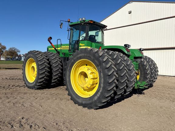 2006 John Deere 9520 Tractor 4WD