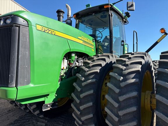 2006 John Deere 9520 Tractor 4WD