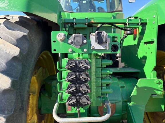 2006 John Deere 9520 Tractor 4WD