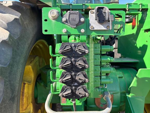 2006 John Deere 9520 Tractor 4WD