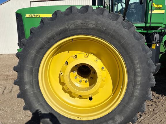 2006 John Deere 9520 Tractor 4WD