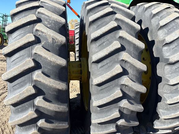 2006 John Deere 9520 Tractor 4WD