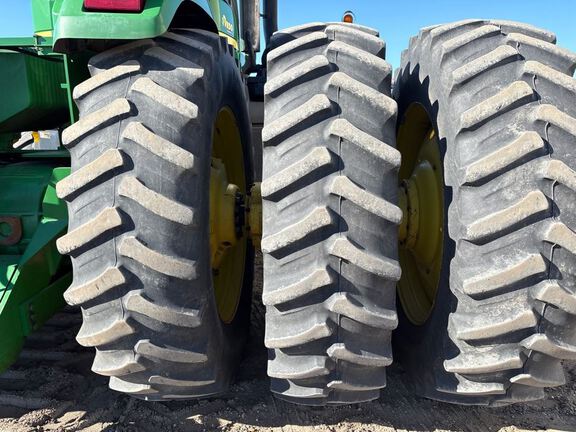 2006 John Deere 9520 Tractor 4WD