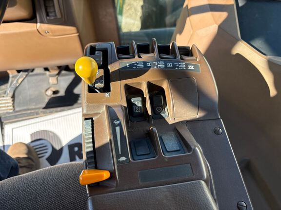 2006 John Deere 9520 Tractor 4WD