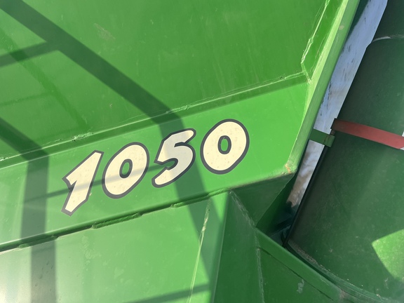 2011 Demco 1050 Grain Cart