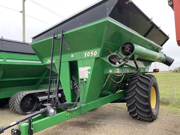 2011 Demco 1050 Grain Cart