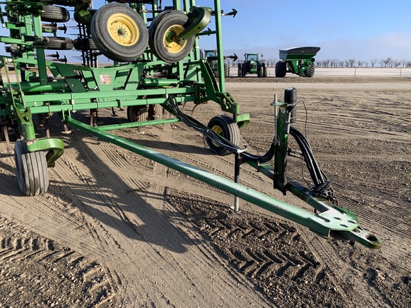 2005 John Deere 2210 Field Cultivator