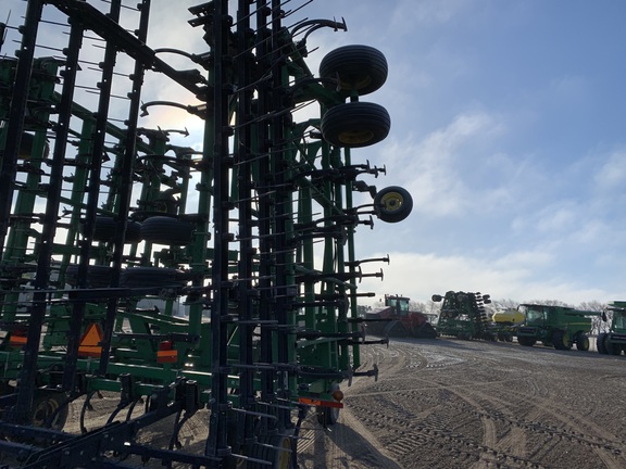 2005 John Deere 2210 Field Cultivator