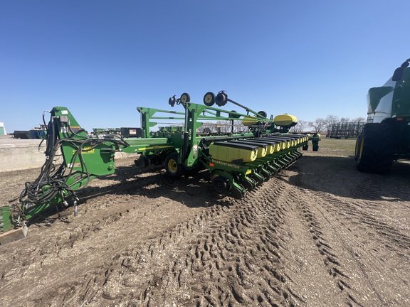 2003 John Deere DB66 Planter