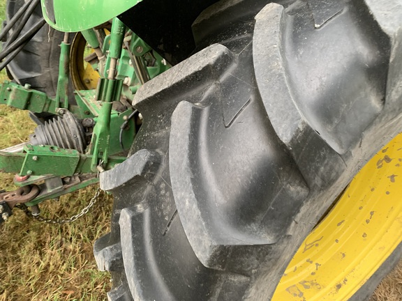 2011 John Deere 5085M Tractor