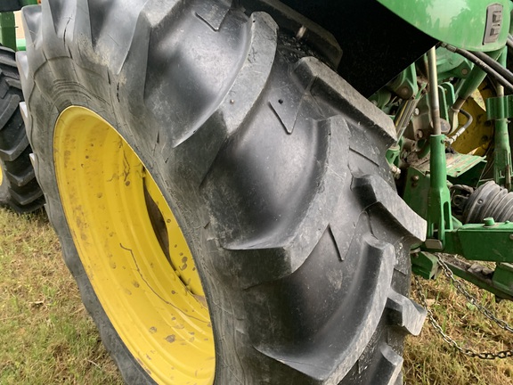 2011 John Deere 5085M Tractor