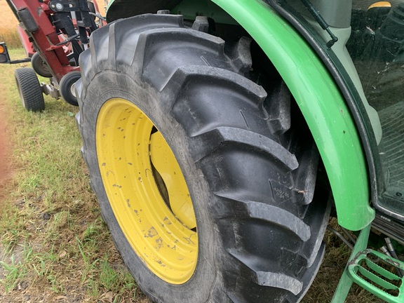 2011 John Deere 5085M Tractor