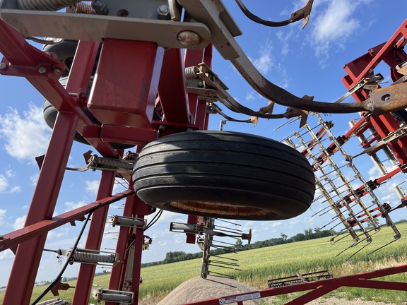 2008 Wil-Rich QX2 Field Cultivator