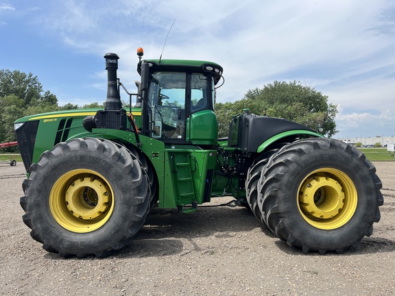 2018 John Deere 9520R Tractor 4WD