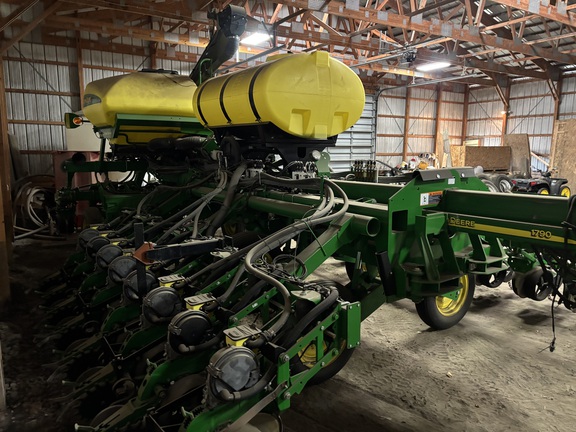 2012 John Deere 1790 Planter