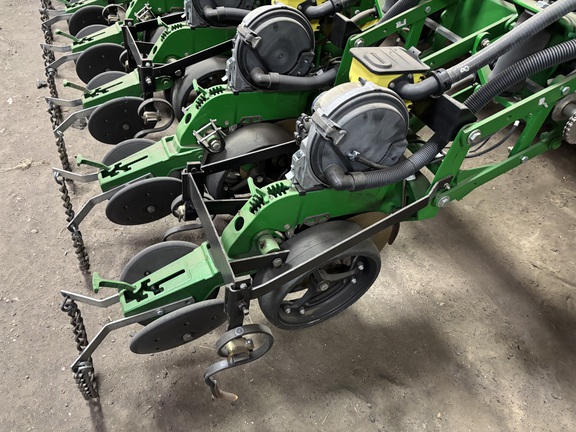 2012 John Deere 1790 Planter