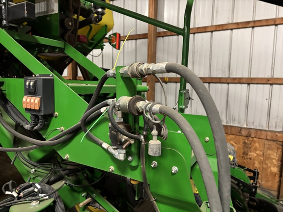 2012 John Deere 1790 Planter