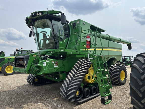 2024 John Deere S780 Combine