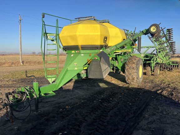 2002 John Deere 1820 Air Seeder